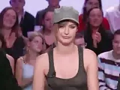 La fidanzata latina può resistere a donne con tette enormi un grosso cazzo