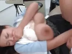 Boss babe con grandi sesso tette grandi tette si fa sditalinare